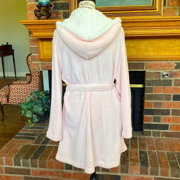 Soft plush above the knee length pink robe with hood and side pockets. - Picture 3 of 5